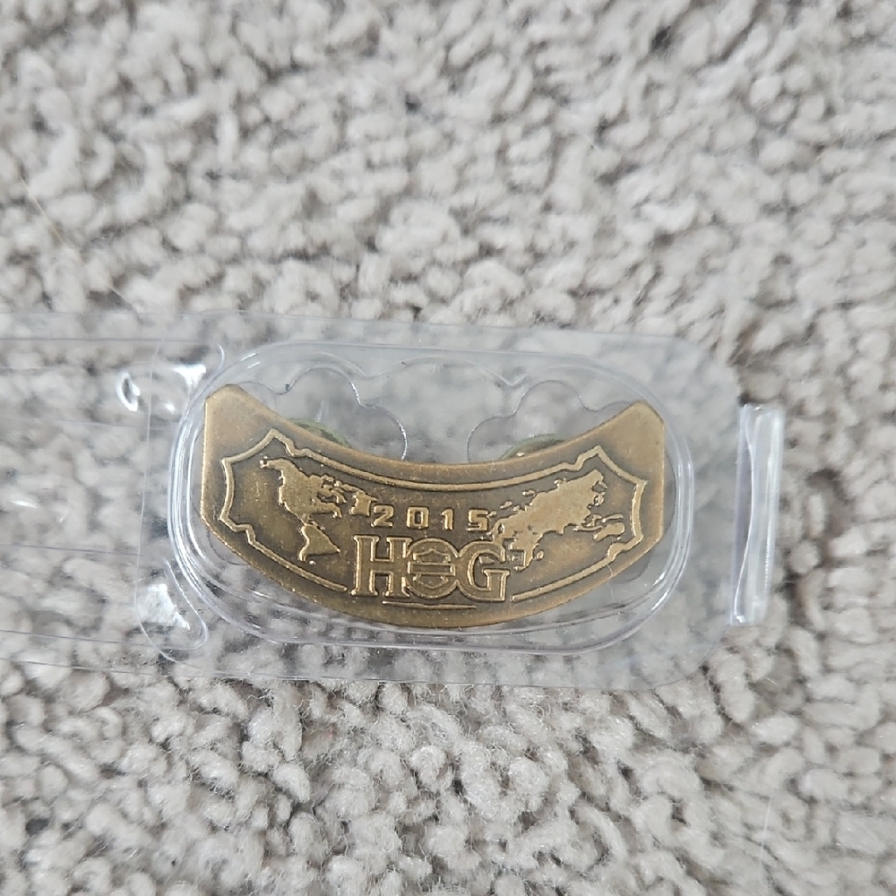 Gold HOG 2015 Pin
